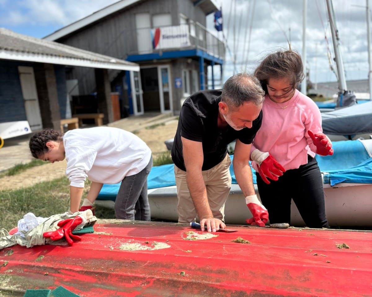Chantier école de l’IME Taussat : les jeunes apprennent au Club Nautique Taussat Cassy !