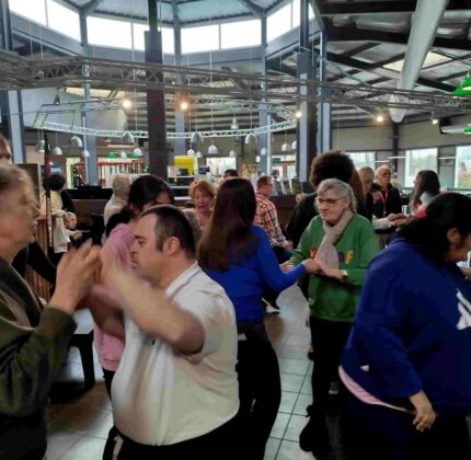 Un thé dansant intergénérationnel réussi au FO-FAM Gujan-Mestras !
