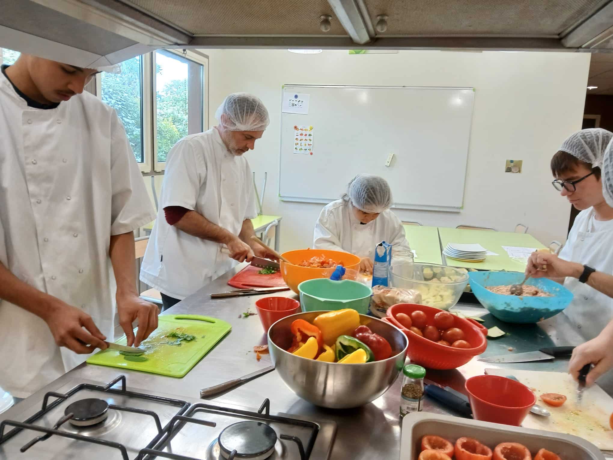 À l’IME Taussat, la cuisine devient un moment de transmission et de partage